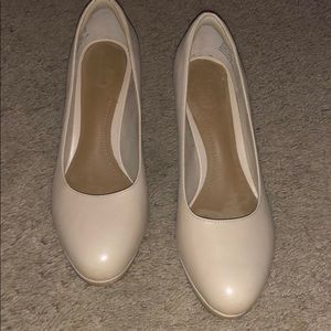 Clark’s Nude Pumps EUC